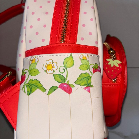Loungefly Strawberry Shortcake backpack - Picture 5 of 5